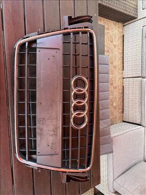Audi A5 (B8 - 8T) Hűtőrács logóval