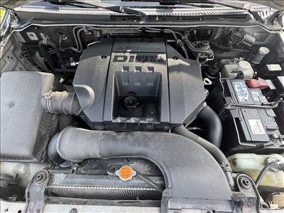 Mitsubishi Pajero III adagoló 