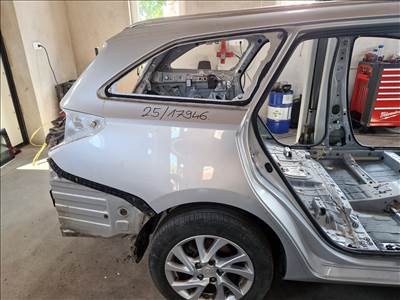 Toyota Auris II kombi jobb hátsó sárvédő