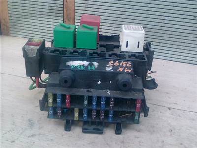 MAZDA 121 96- Biztosítéktábla BCM BSI BSM SAM GEM modul Utastér