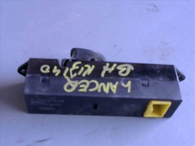 MITSUBISHI LANCER 98-01 Bal hátsó ablakemelő kapcsoló