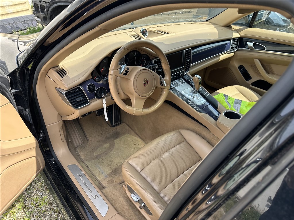 Porsche Panamera (970) bontott alkatrészei 2. kép