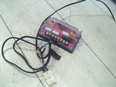 AUDI A4 98-01 UNIVERZÁLIS HANGVÁLTÓ