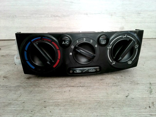 MAZDA MPV 99-05 Fűtés vezérlő panel 1. kép