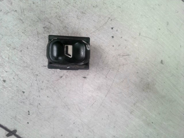 PEUGEOT 806 Jobb első ablakemelő kapcsoló 1. kép
