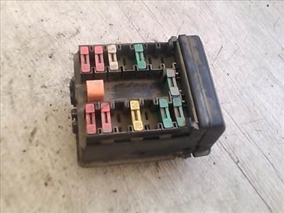 PEUGEOT PARTNER -02 Biztosítéktábla BCM BSI BSM SAM GEM modul Motortér