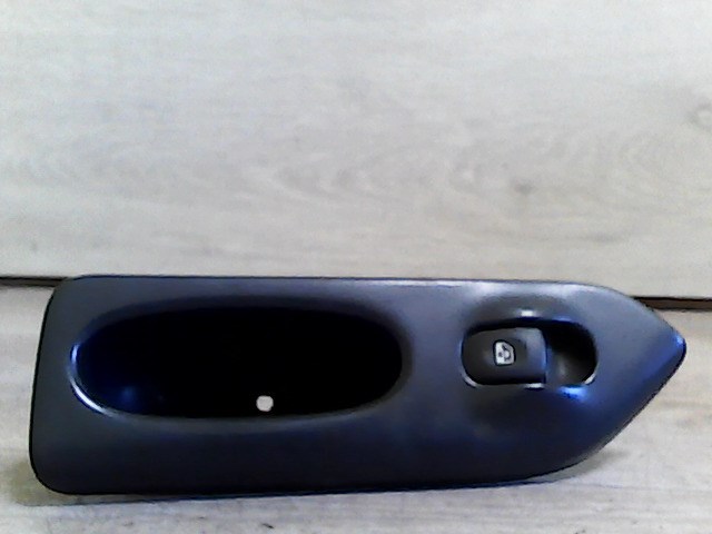 RENAULT LAGUNA 94-98 Bal hátsó ablakemelő kapcsoló 1. kép