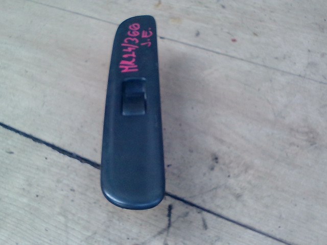 SUZUKI SWIFT 96-05 Jobb első ablakemelő kapcsoló 1. kép