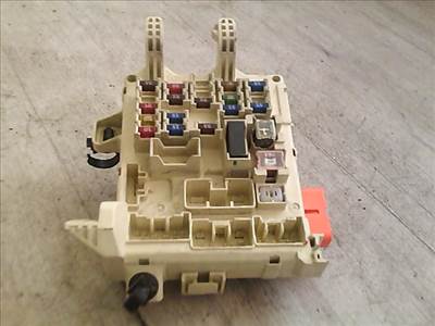 TOYOTA COROLLA 99.10-02.01 Biztosítéktábla BCM BSI BSM SAM GEM modul 