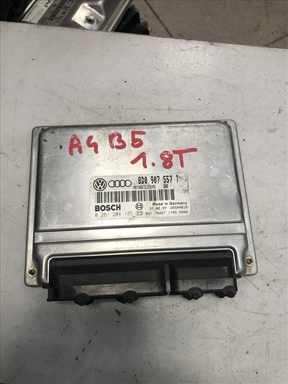 Audi A4 (B5 - 8D) 1,8T motorvezérlő 8d0907557t 1. kép