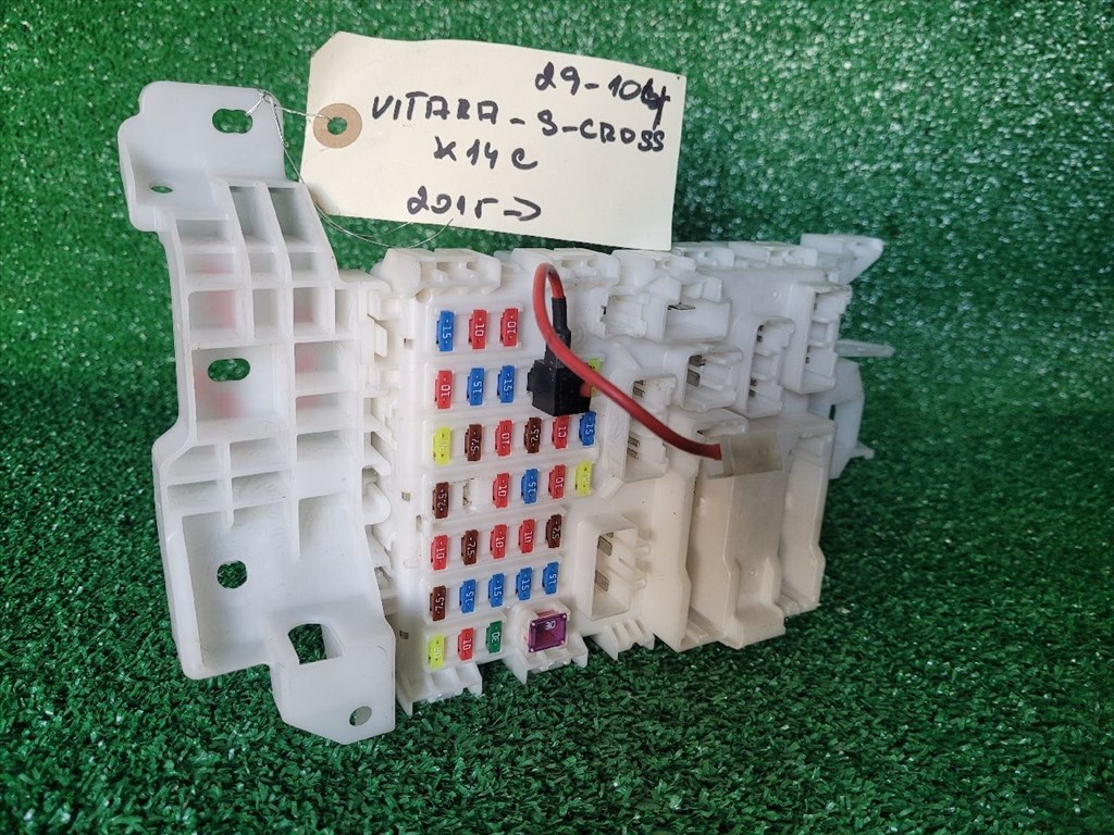 SUZUKI VITARA Biztosítéktábla Utastér AA0A4880 1. kép