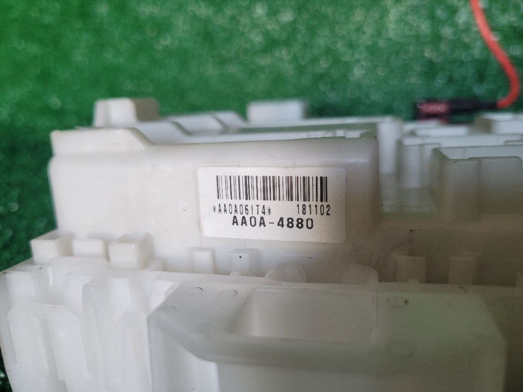 SUZUKI VITARA Biztosítéktábla Utastér AA0A4880 3. kép