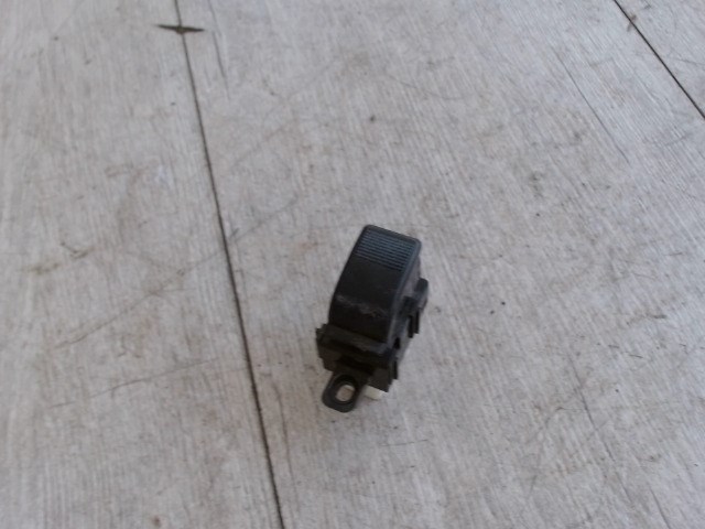 MAZDA 6 02-05 Jobb első ablakemelő kapcsoló 1. kép