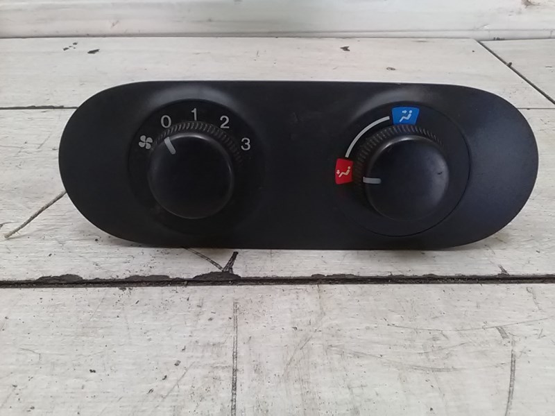 MAZDA MPV 99-05 Fűtés vezérlő panel 1. kép