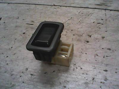 MITSUBISHI SPACE WAGON Jobb hátsó ablakemelő kapcsoló