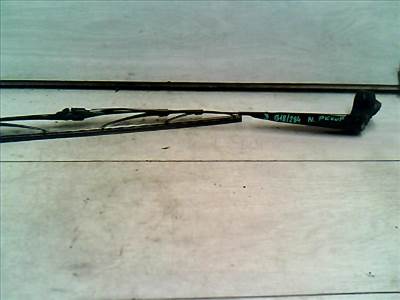 NISSAN PICKUP 1985.09-1998.02 Ablaktörlő kar jobb első