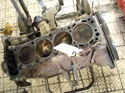NISSAN PICKUP 1985.09-1998.02 Motor. benzin fűzött blokk hengerfej nélkül