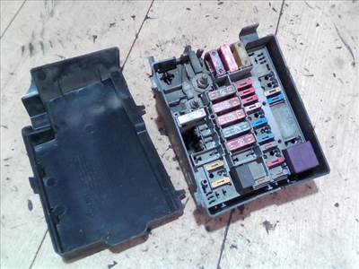 PEUGEOT PARTNER -02 Biztosítéktábla BCM BSI BSM SAM GEM modul Motortér