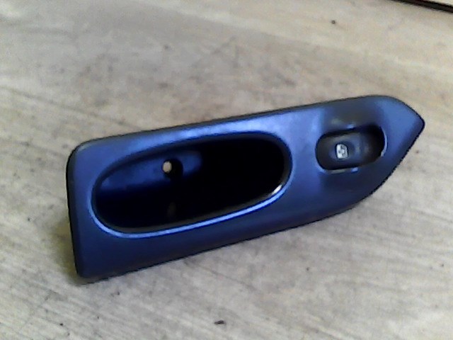 RENAULT LAGUNA 94-98 Bal hátsó ablakemelő kapcsoló 1. kép