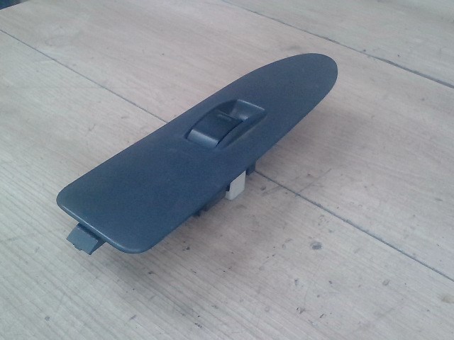 TOYOTA COROLLA AE/EE 92.05-97.04 Jobb első ablakemelő kapcsoló 1. kép