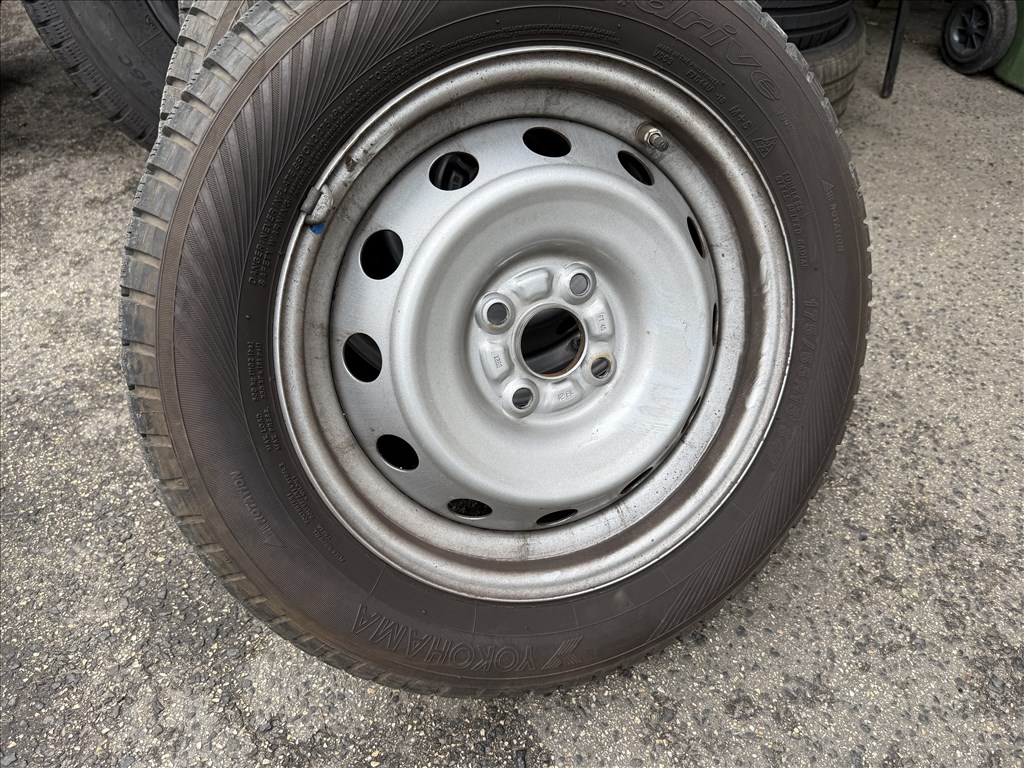 Suzuki Ignis 5X15-ös 4X100-as ET40-es lemezfelni garnitura eladó 3. kép