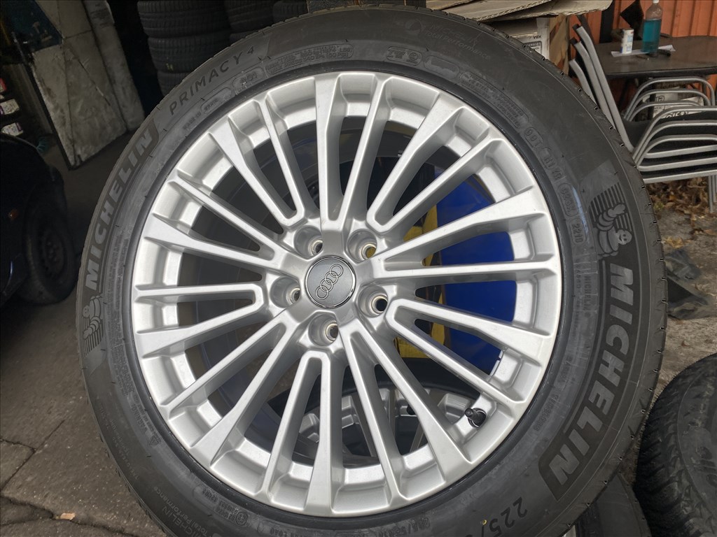 Audi A6 4K0 jelenlegi tipus gyári 8X18-as 5X112-es ET36-os könnyűfém felni garnitura eladó 3. kép