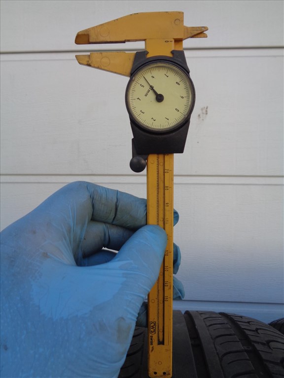 Hankook 235/50R19 nyári gumi garnitúra 5.5mm-es mintával eladó.  5. kép