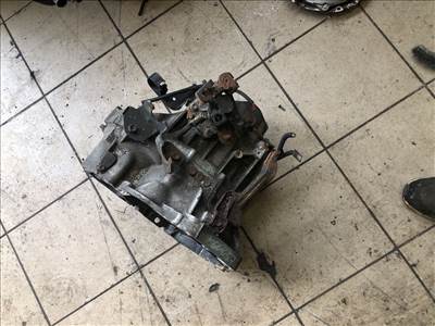 Suzuki Alto Nissan Pixo váltó