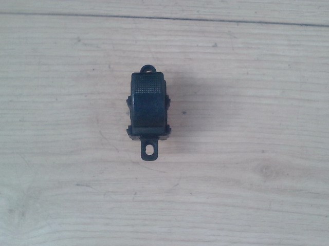 MAZDA 6 02-05 Jobb első ablakemelő kapcsoló 1. kép