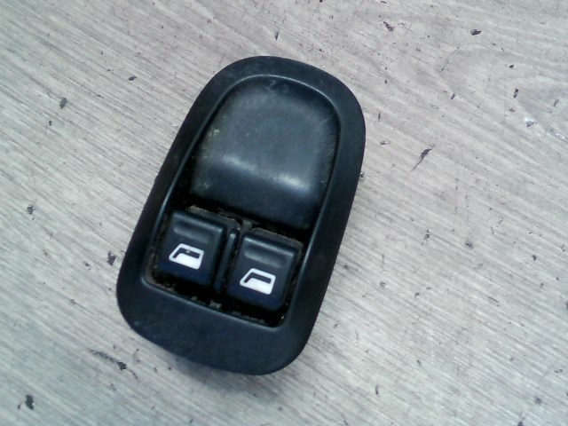 PEUGEOT 206 Bal első ablakemelő kapcsoló 1. kép