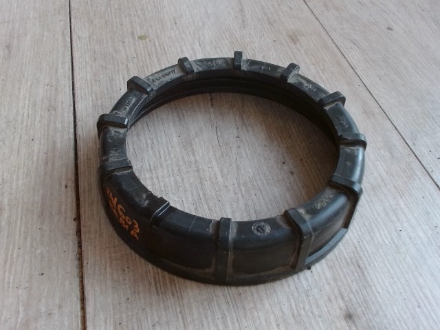 SKODA FABIA 99-07 Üzemanyag szivattyú befogató műanyag anya 1. kép