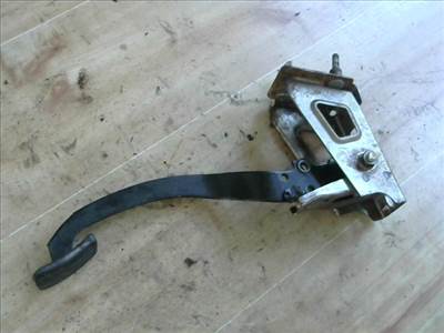 VOLVO V40 Kuplung pedál