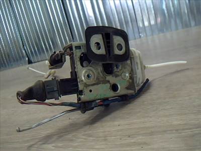 AUDI A6 94-97 Jobb első ajtó zárszerkezet mechanikus