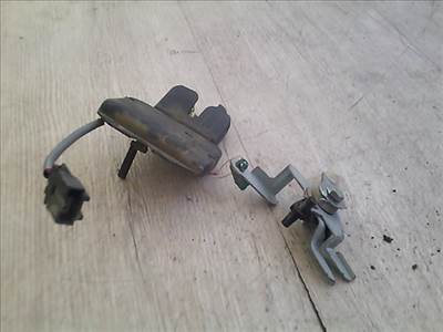 NISSAN PRIMERA P11 96.10-99.09 Csomagtér ajtó zárszerkezet