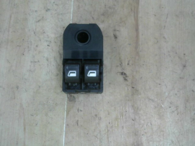 PEUGEOT 206 Bal első ablakemelő kapcsoló 1. kép