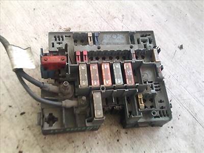 PEUGEOT PARTNER -02 Biztosítéktábla BCM BSI BSM SAM GEM modul Motortér