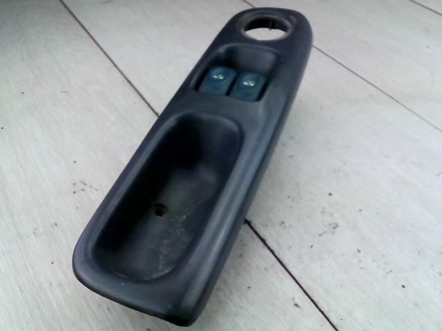 RENAULT TWINGO 93-98 Bal első ablakemelő kapcsoló 1. kép