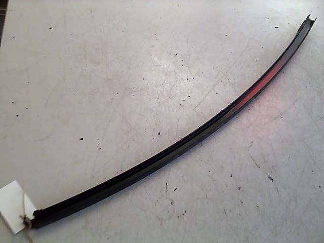 SUZUKI SWIFT 96-05 Jobb hátsó ajtóüveg sín 1. kép