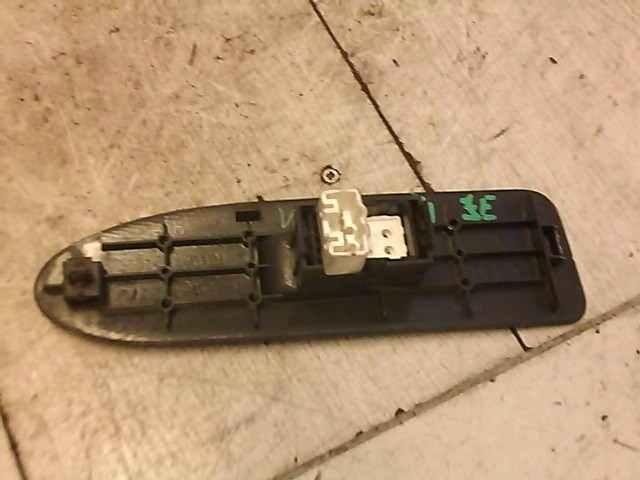 TOYOTA COROLLA AE/EE 92.05-97.04 Jobb első ablakemelő kapcsoló 1. kép