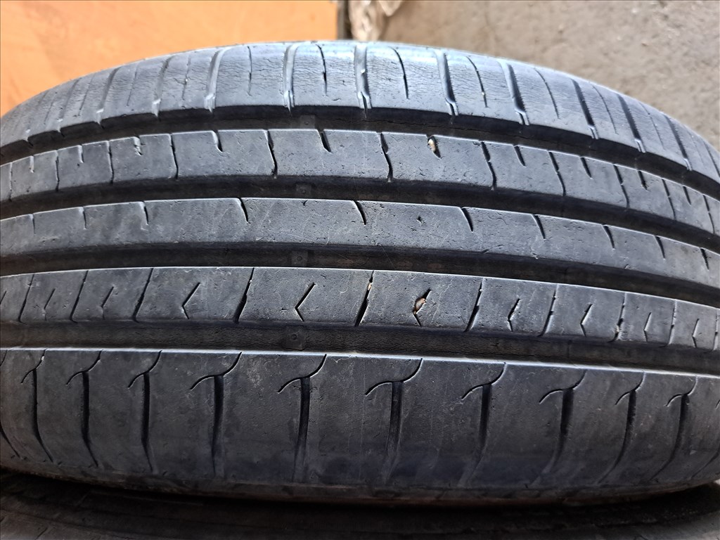 2db 205/55 R16 Nordexx Nyári gumi eladó! (DOT2018) ára 5000Ft/db Állapota: 6-7mm minta 2. kép