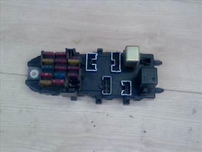 MITSUBISHI COLT 86-89 Biztosítéktábla BCM BSI BSM SAM GEM modul Utastér