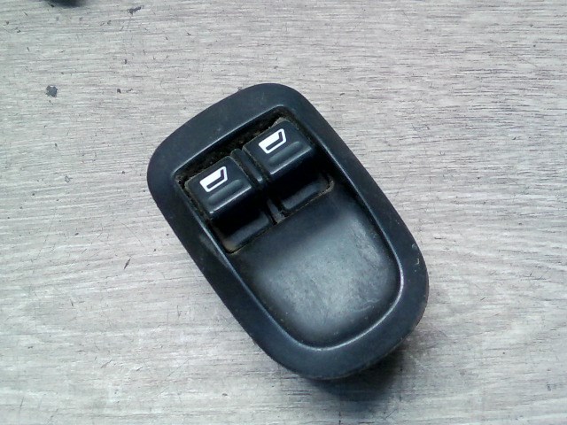 PEUGEOT 206 Bal első ablakemelő kapcsoló 1. kép