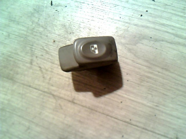 RENAULT TWINGO 93-98 Bal első ablakemelő kapcsoló 1. kép