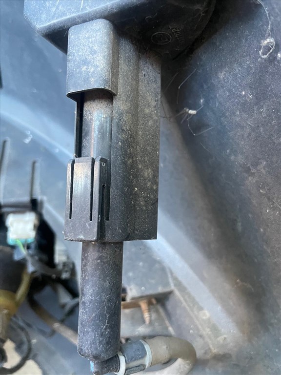 Opel Astra J  SÁRVÉDŐ  AJTÓ  MOTORHÁZTETŐ Z190 színkód 3. kép