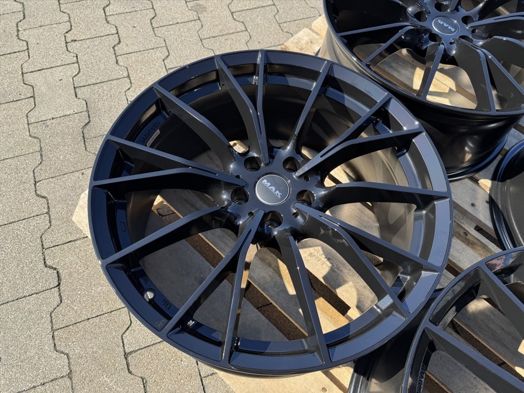 R19 5x112 (66,6) MAK FABRIK-D 9.5J ET44 GLOSS BLACK NEW új alufelni felnik felnik alufelnik  7. kép