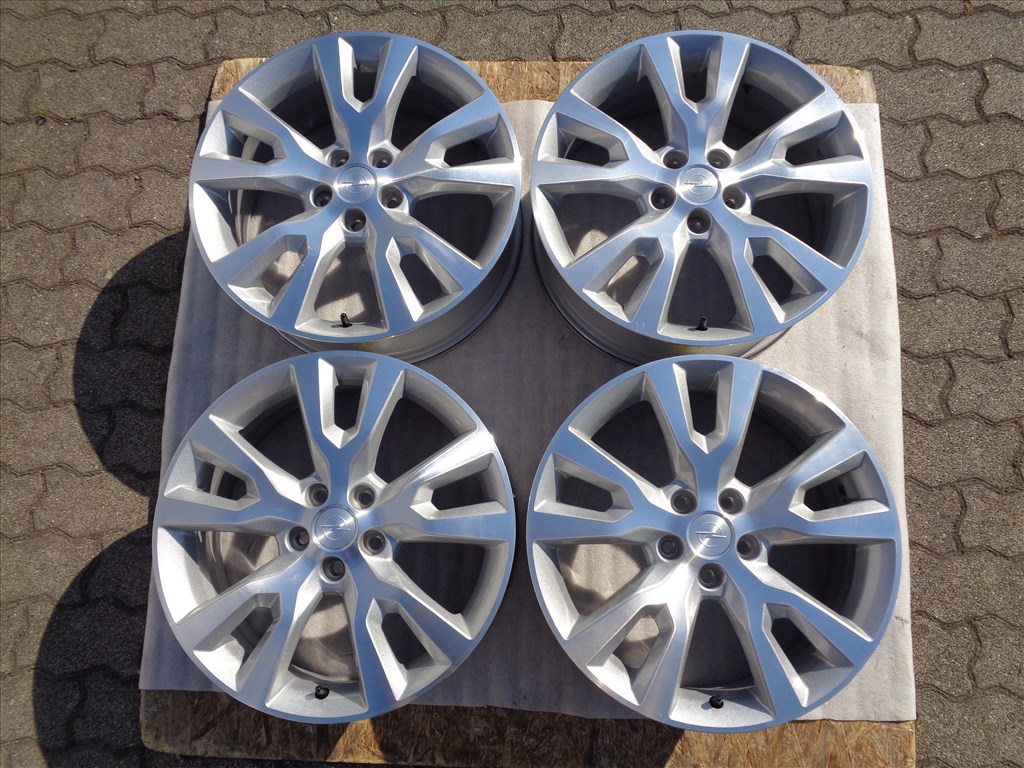 Opel gyári alufelni 19-es, 5×115-ös osztóval szenzorral, mint az új eladó.  1. kép