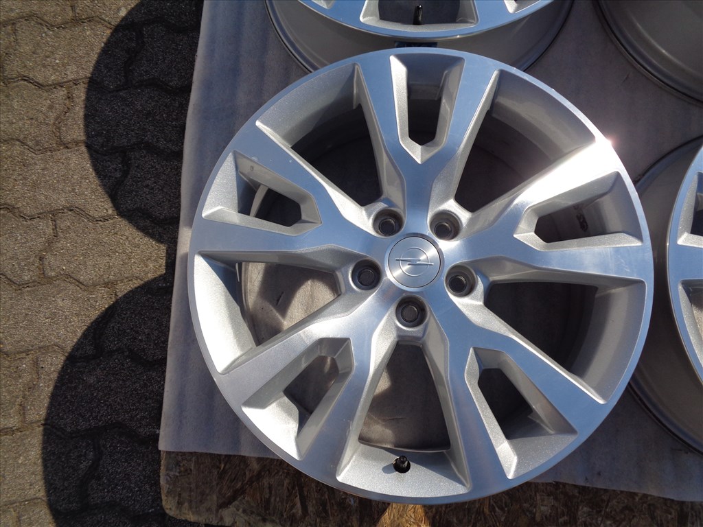 Opel gyári alufelni 19-es, 5×115-ös osztóval szenzorral, mint az új eladó.  3. kép
