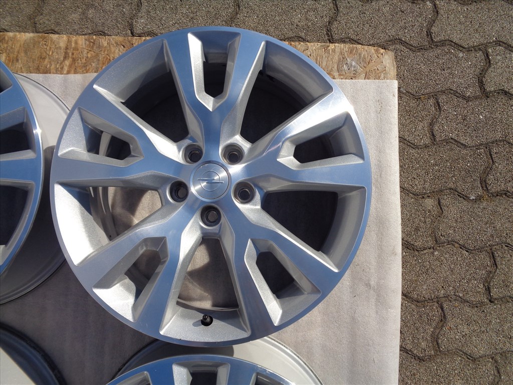 Opel gyári alufelni 19-es, 5×115-ös osztóval szenzorral, mint az új eladó.  4. kép