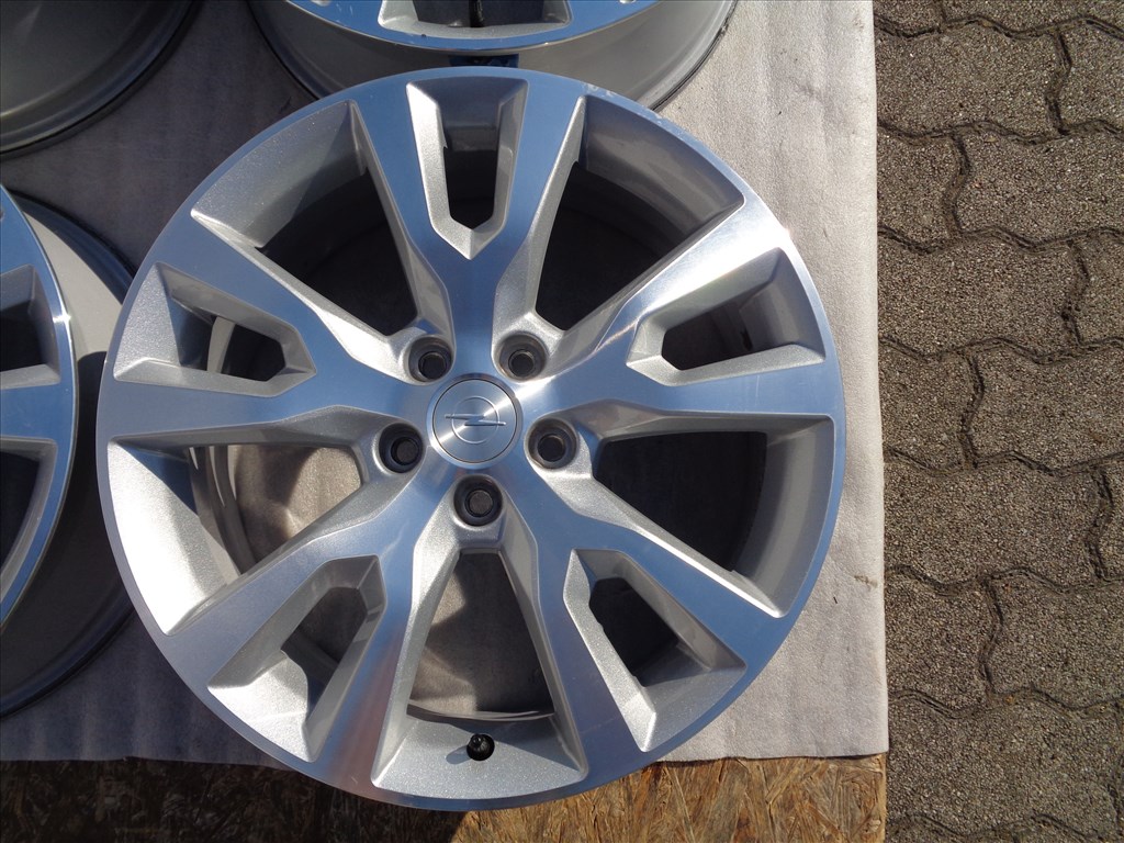 Opel gyári alufelni 19-es, 5×115-ös osztóval szenzorral, mint az új eladó.  5. kép