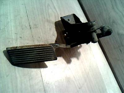 MAZDA E2200 Gázpedál